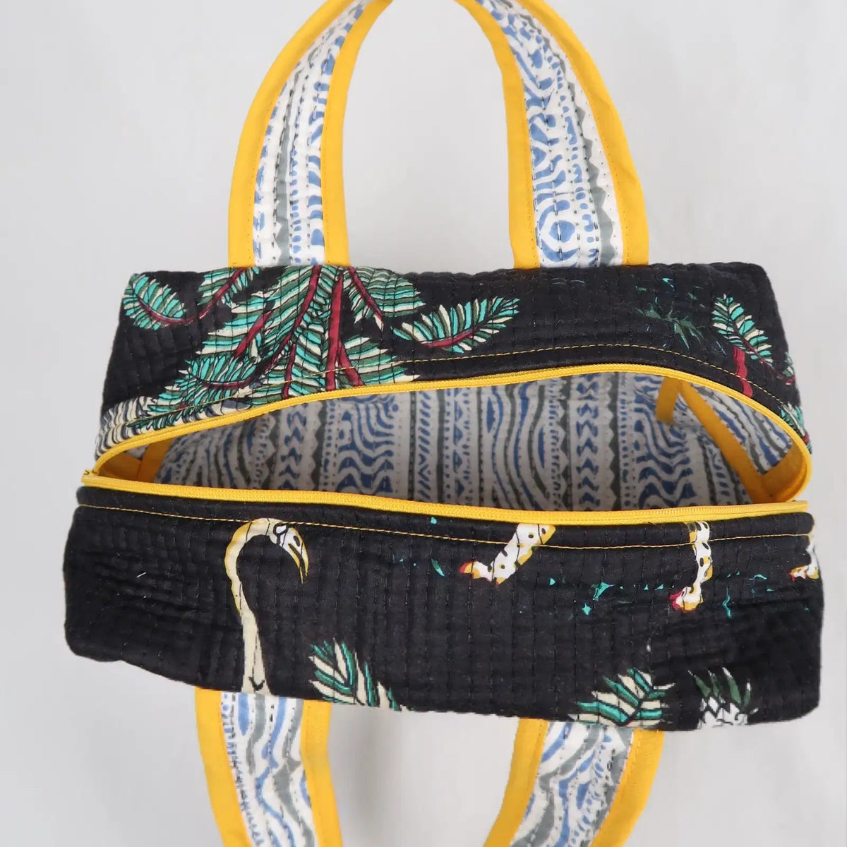 Grande trousse de toilette KRUGER avec fermeture zippée jaune 