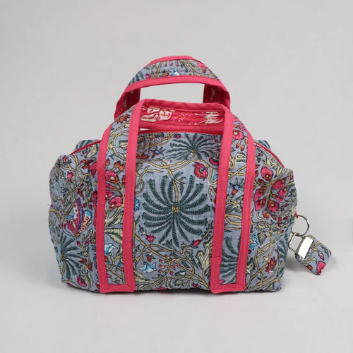 Grande trousse de toilette MAHÉ avec fermeture zippée fuchsia  