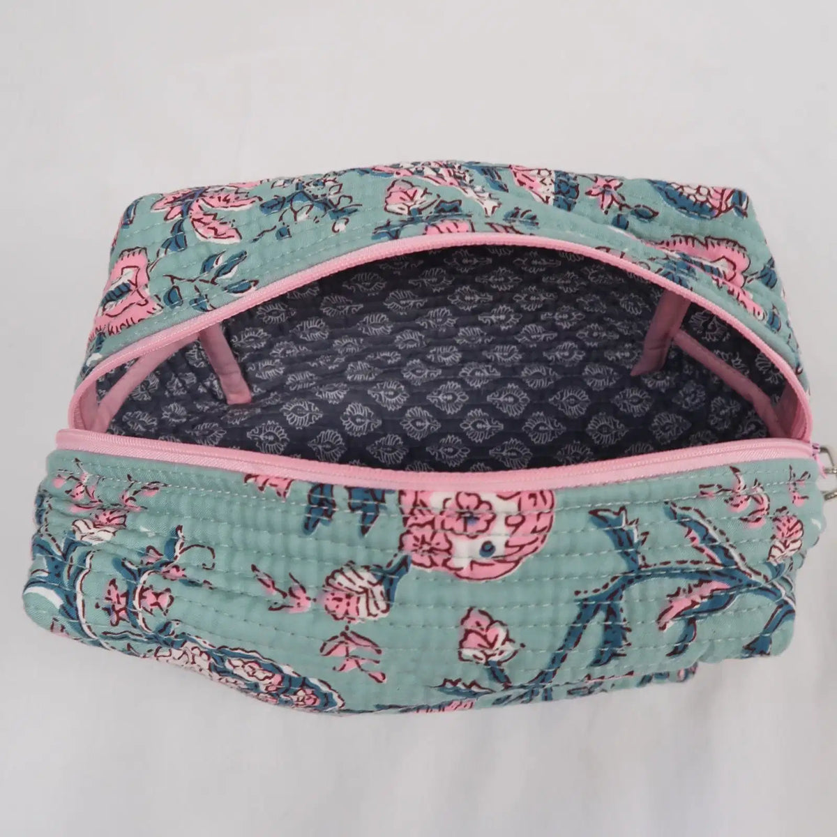 Moyenne trousse de toilette KOCHI avec fermeture zippée rose  