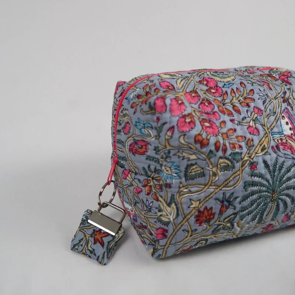 Moyenne trousse de toilette MAHÉ avec fermeture zippée fuchsia   