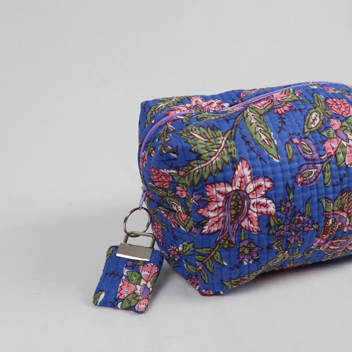 Moyenne trousse de toilette PONDICHERY avec fermeture zippée violet  