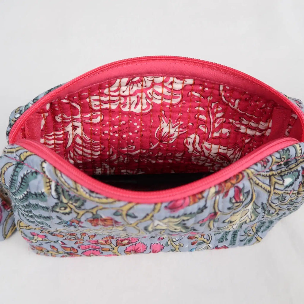 Petite trousse de toilette MAHÉ avec fermeture zippée fuchsia