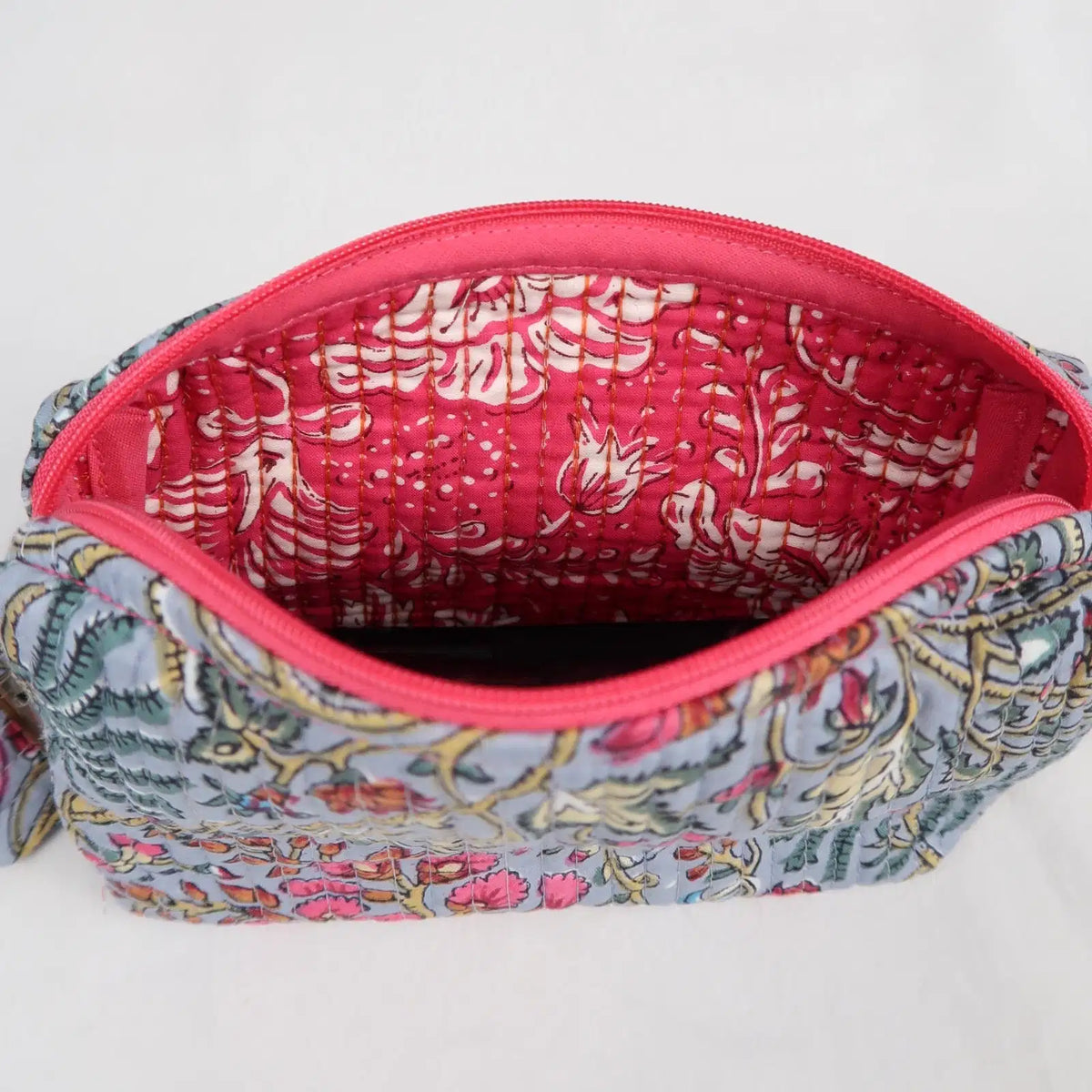 Petite trousse de toilette MAHÉ avec fermeture zippée fuchsia