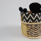Mise en situation du Pot de déco ARUSHA avec des pinceaux à maquillage