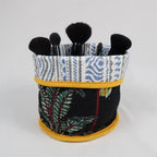 Mise en situation du Pot de déco KRUGER avec des pinceaux à maquillage
