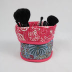 Mise en situation du Pot de déco MAHÉ avec des pinceaux à maquillage
