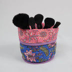 Mise en situation du Pot de déco PONDICHERY avec des pinceaux à maquillage