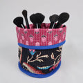 Mise en situation du Pot de déco VICTORIA avec des pinceaux à maquillage